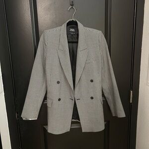 Zara Women’s Black and White Blazer